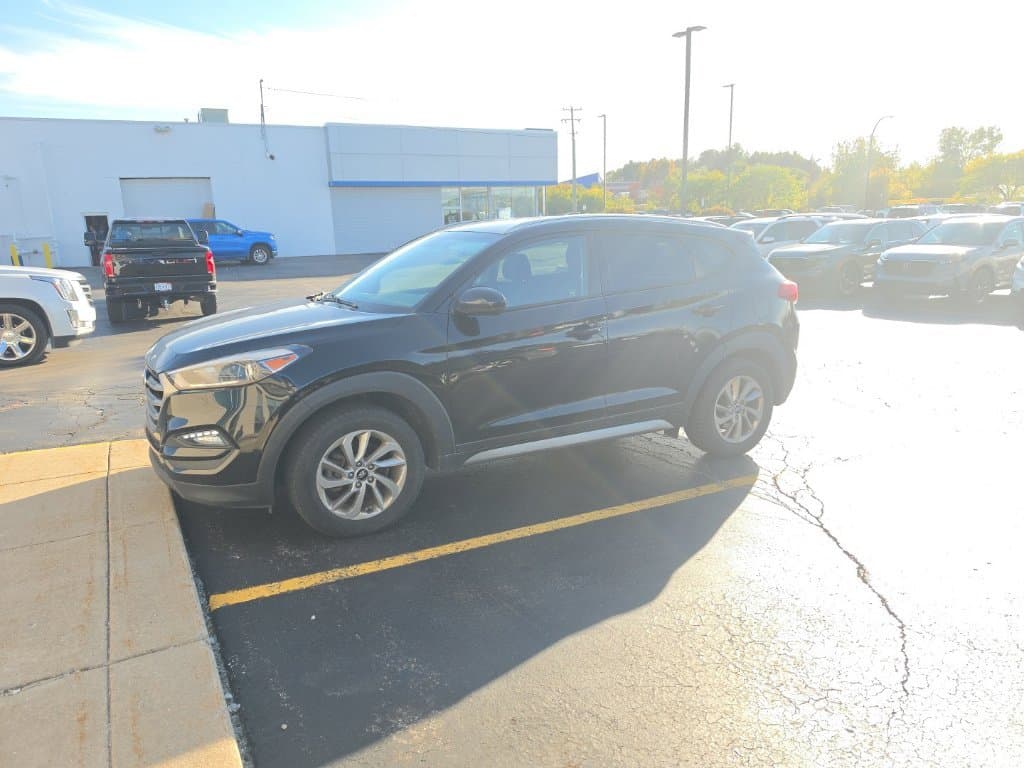 2017 Hyundai Tucson SE — photo 1 of 10