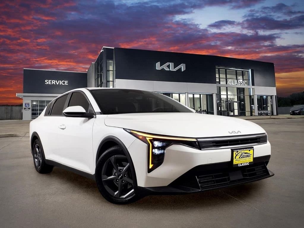 2025 Kia K4 LXS — photo 1 of 25