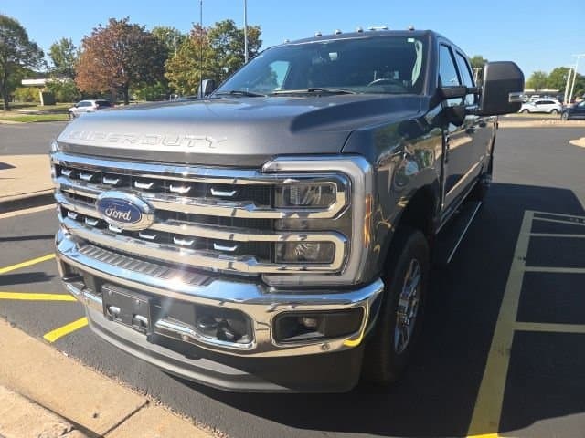 2023 Ford Super Duty F-350 SRW LARIAT — photo 1 of 4