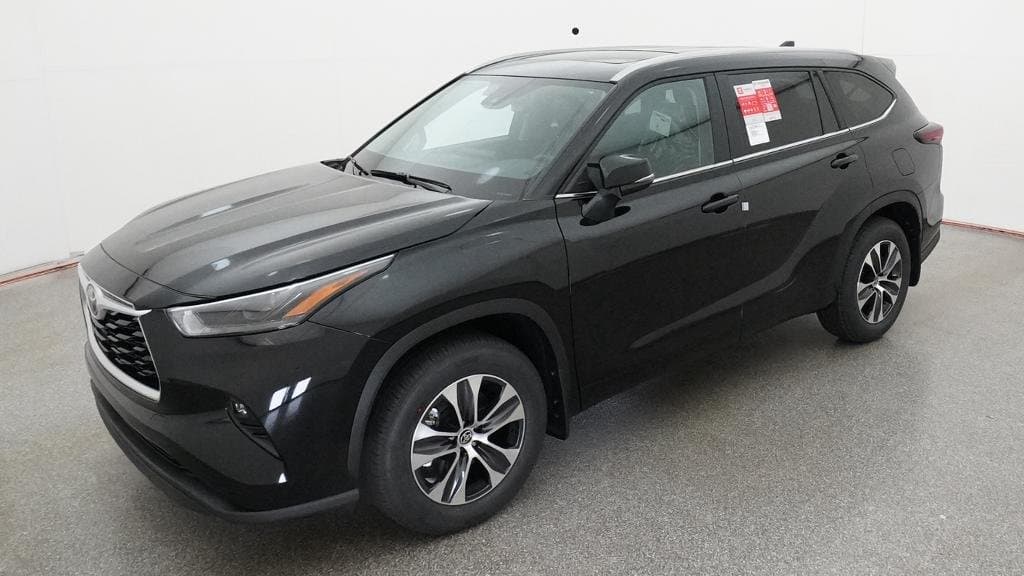 2026 Toyota Highlander XLE — photo 1 of 52