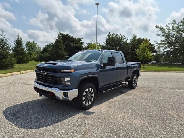 2025 Chevrolet Silverado 2500HD LT — photo 1 of 37