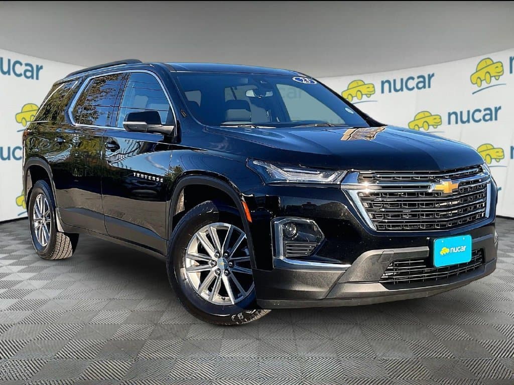2023 Chevrolet Traverse LT Cloth — photo 1 of 36
