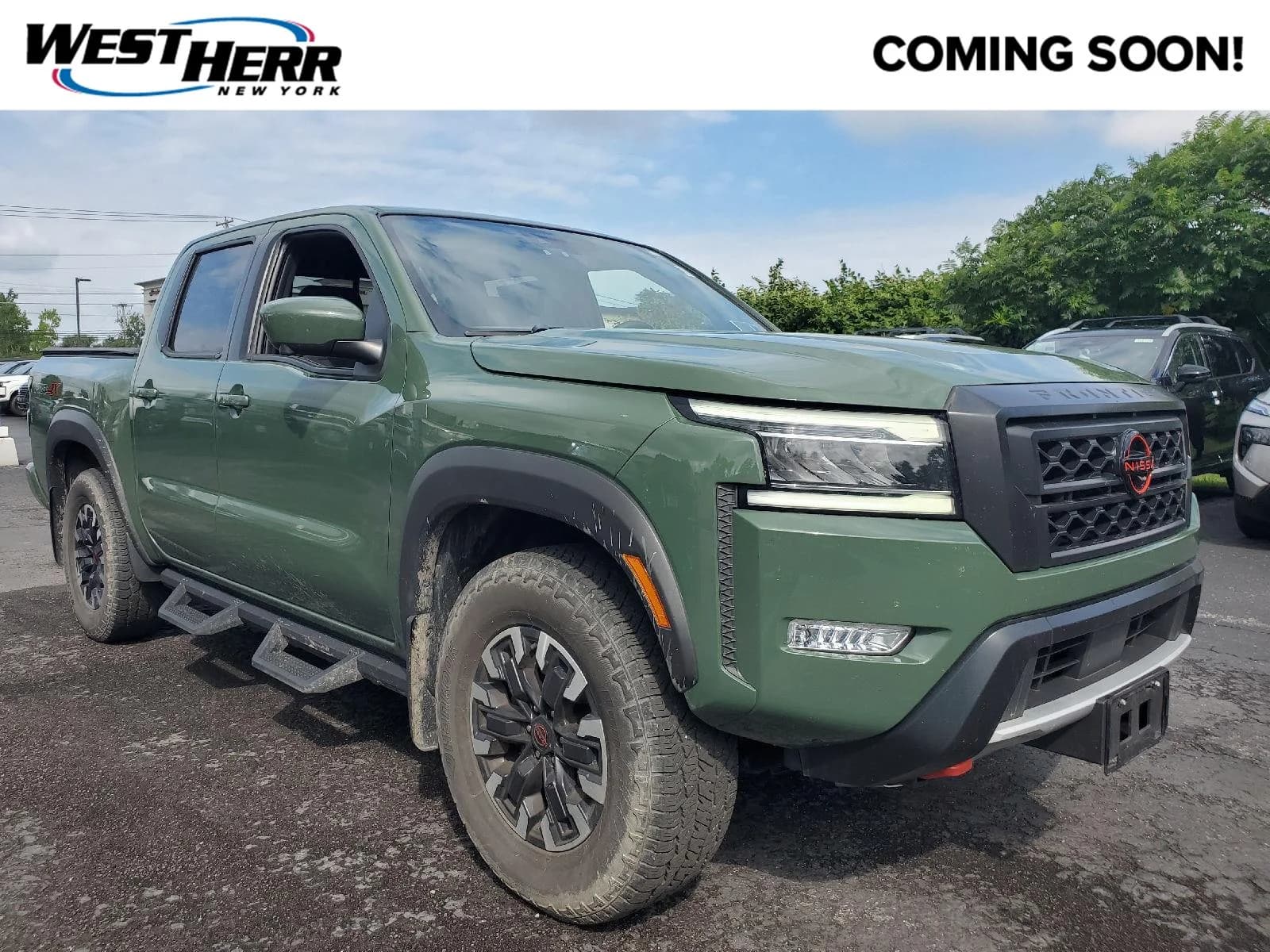 2023 Nissan Frontier PRO-4X — photo 1 of 17
