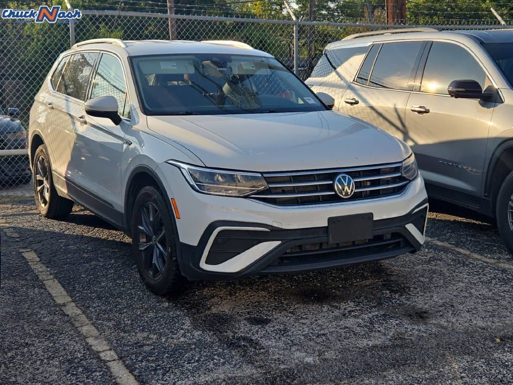 2022 Volkswagen Tiguan Base — photo 1 of 10