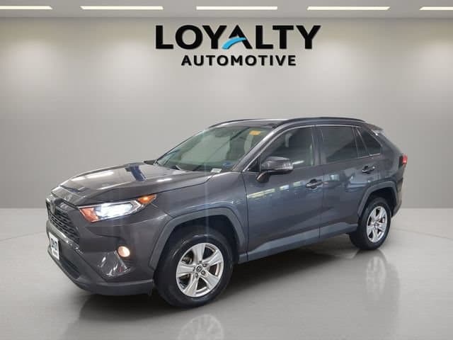 2020 Toyota RAV4 XLE — photo 1 of 33