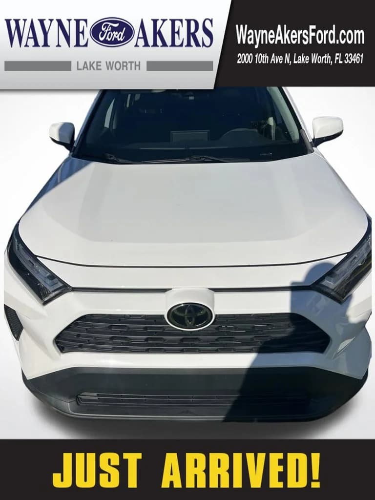 2022 Toyota RAV4 XLE — photo 1 of 6
