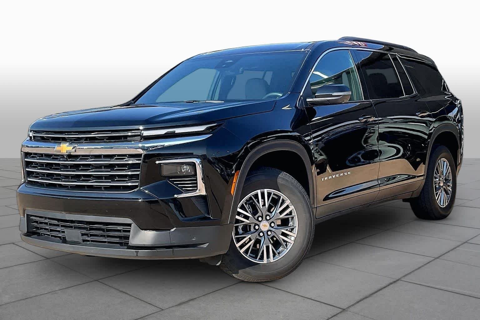 2026 Chevrolet Traverse FWD LT — photo 1 of 33