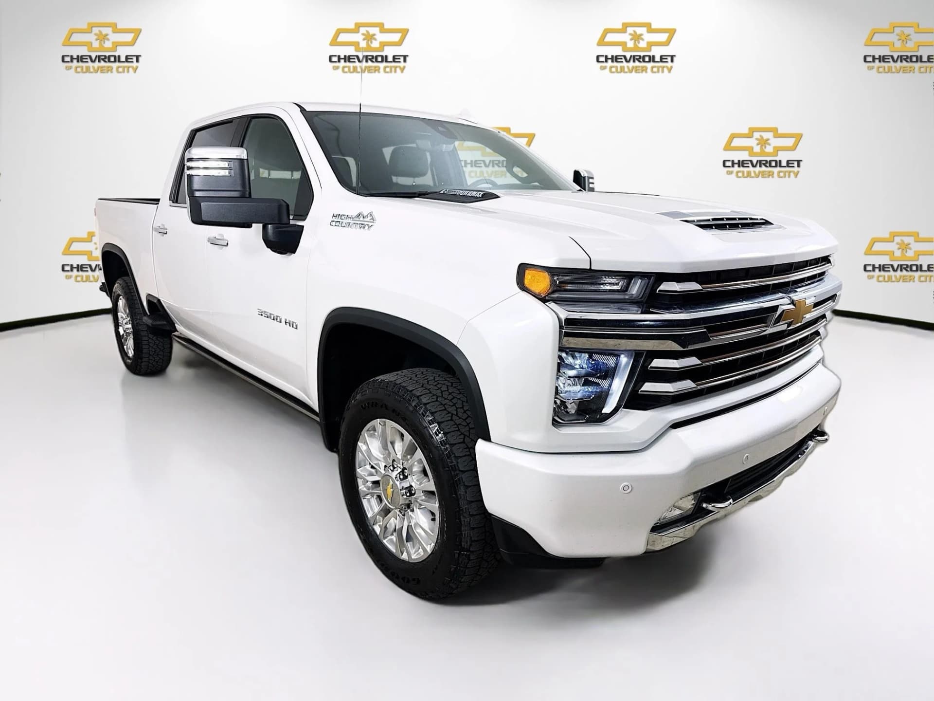 2023 Chevrolet Silverado 3500 HD High Country — photo 1 of 35
