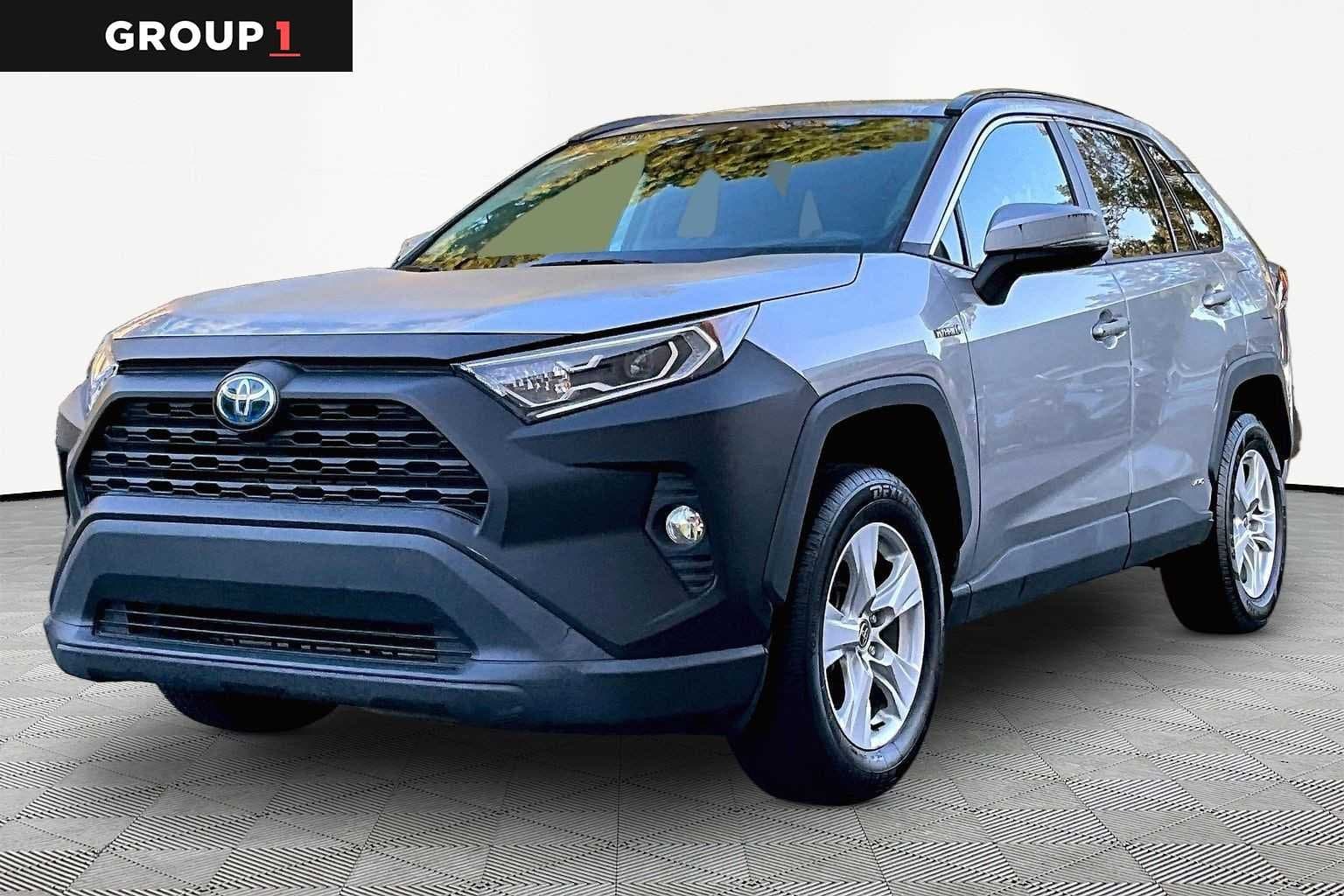 2021 Toyota RAV4 Hybrid XLE — photo 1 of 34