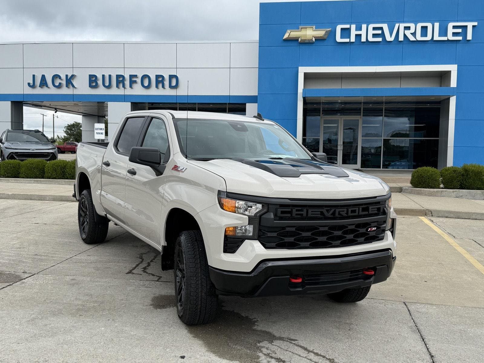 2026 Chevrolet Silverado 1500 Custom Trail Boss — photo 1 of 40