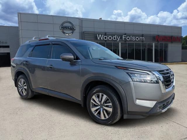 2023 Nissan Pathfinder SL — photo 1 of 31