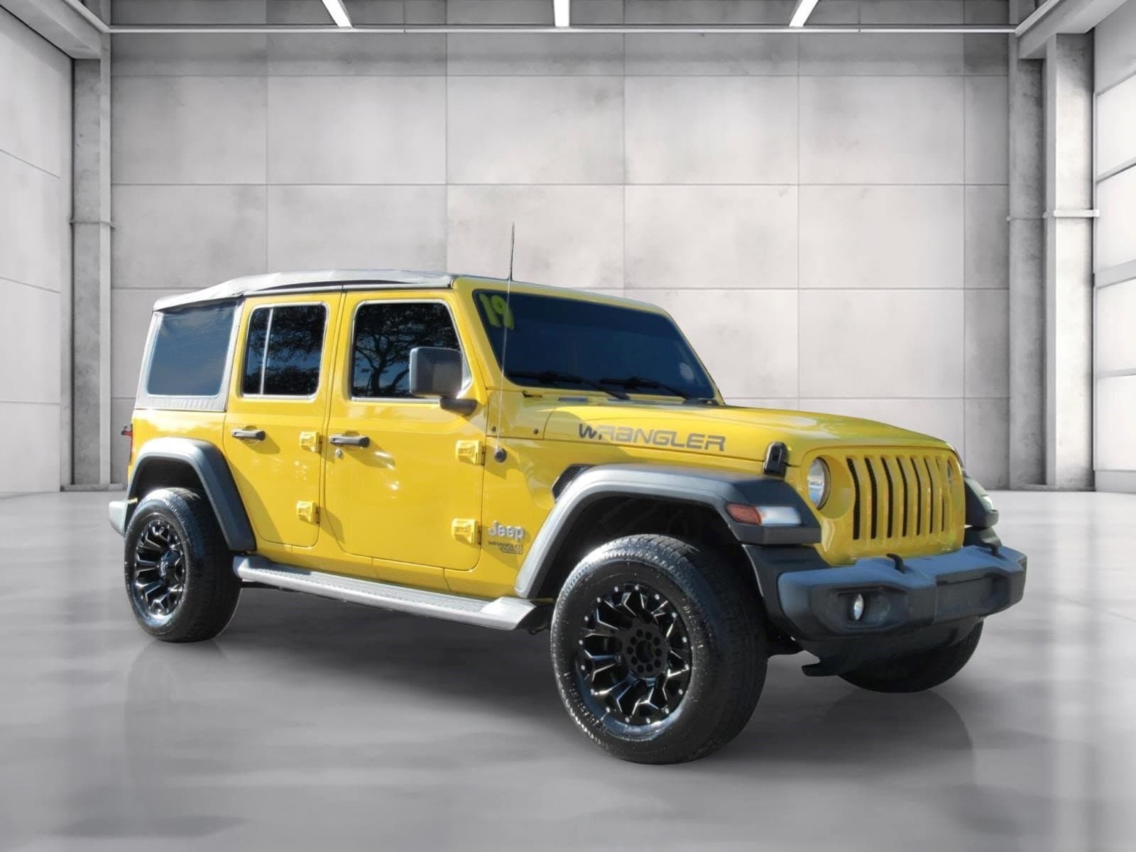 2019 Jeep Wrangler Base — photo 1 of 33
