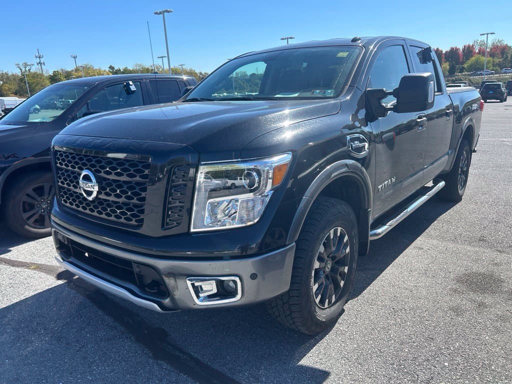 2017 Nissan Titan PRO-4X — photo 1 of 15