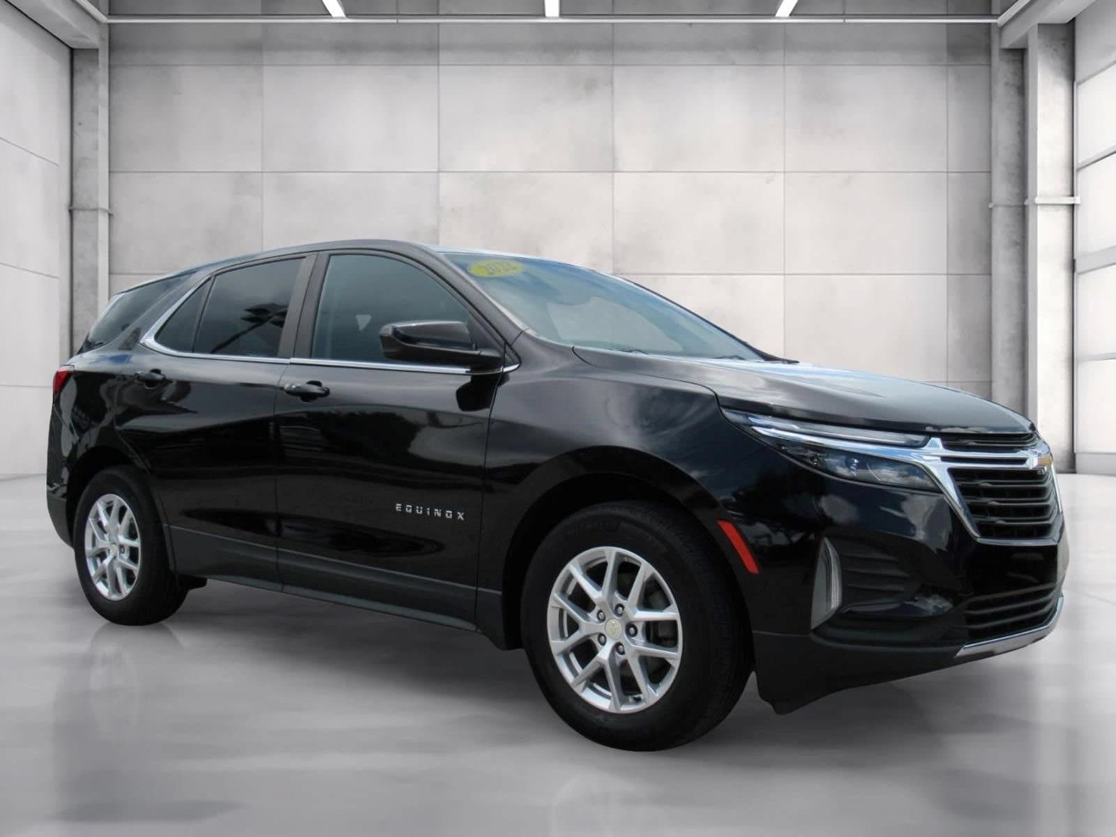 2022 Chevrolet Equinox LT — photo 1 of 32