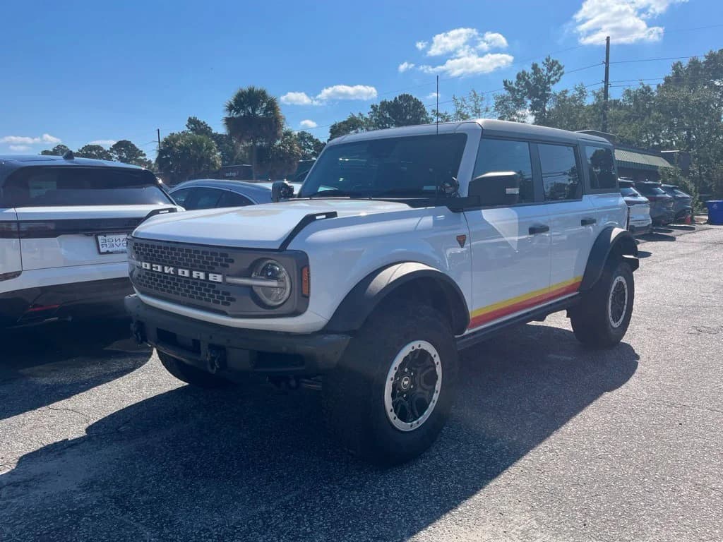 2022 Ford Bronco Badlands — photo 1 of 11