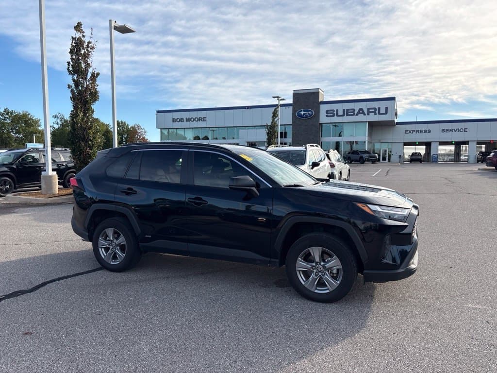 2025 Toyota RAV4 Hybrid LE — photo 1 of 6