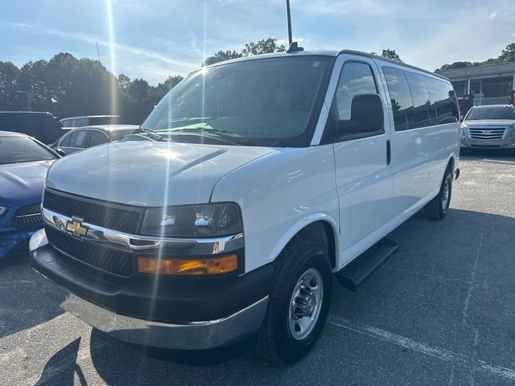 2025 Chevrolet Express 3500 LT — photo 1 of 6