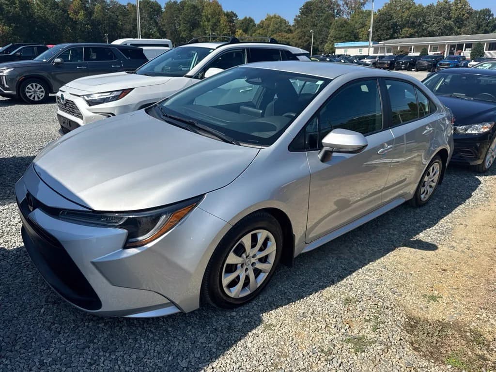 2025 Toyota Corolla LE — photo 1 of 4