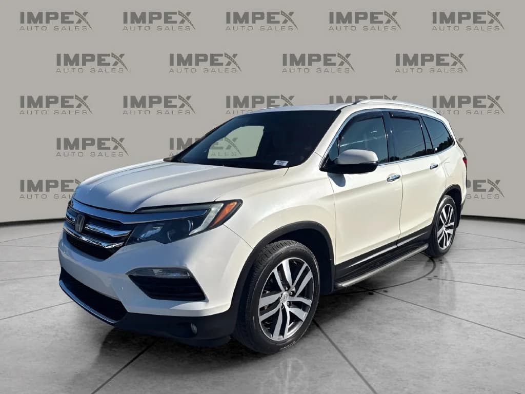 2017 Honda Pilot Touring — photo 1 of 32
