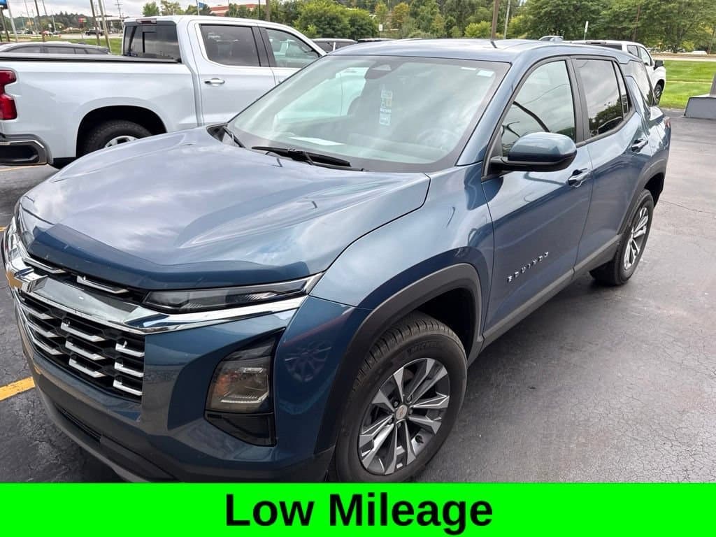 2025 Chevrolet Equinox AWD LT — photo 1 of 10