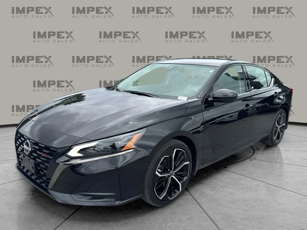 2023 Nissan Altima 2.5 SR — photo 1 of 28