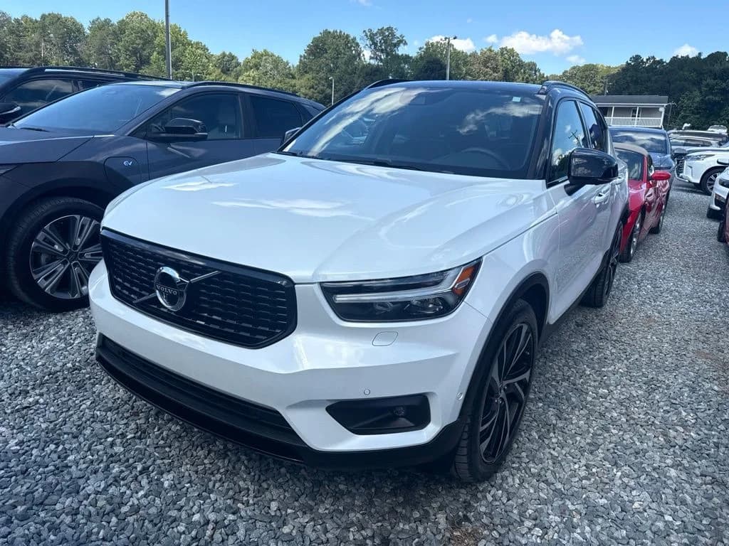 2021 Volvo XC40 R-Design — photo 1 of 5