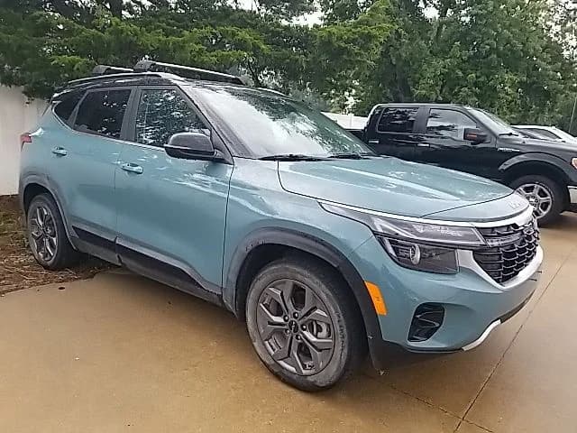 2024 Kia Seltos S — photo 1 of 25