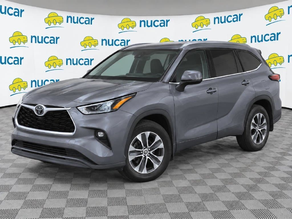 2022 Toyota Highlander XLE — photo 1 of 17
