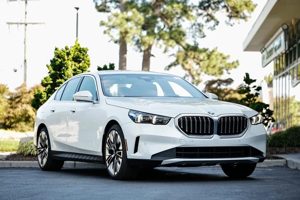 2026 BMW 5 Series 530i — photo 1 of 40