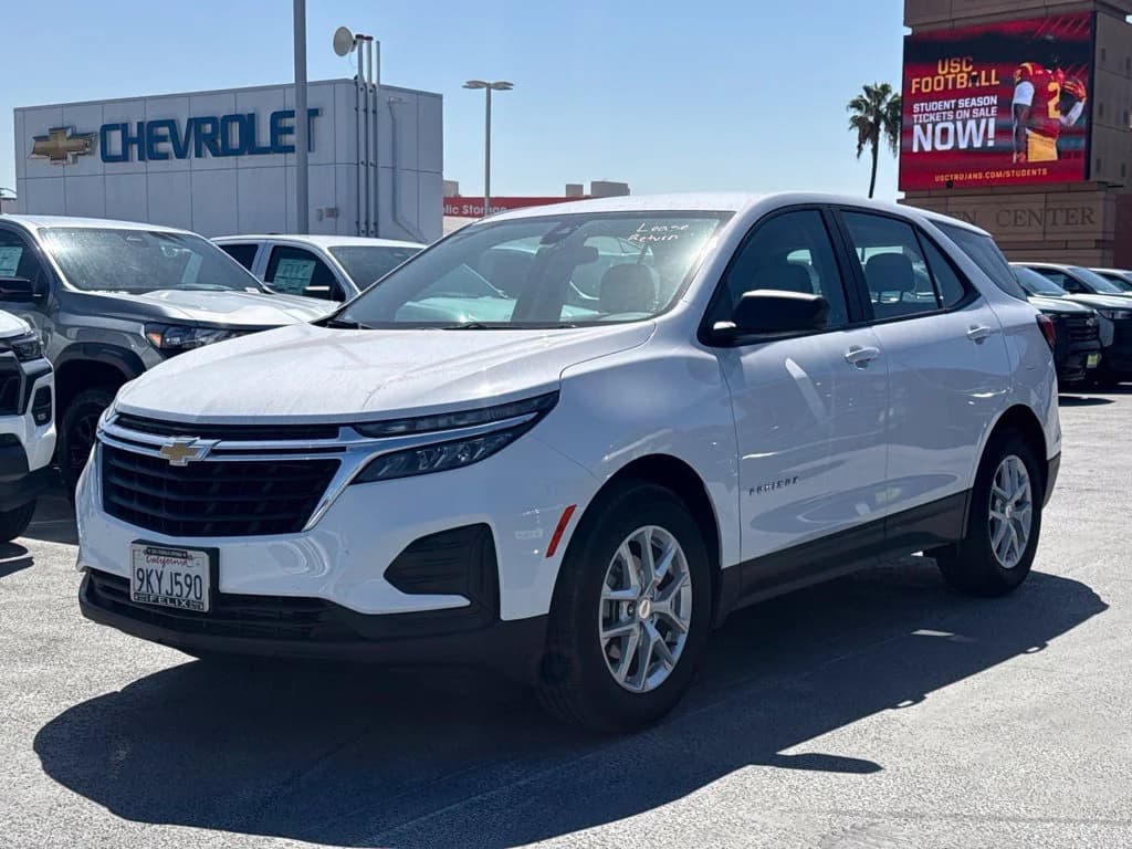 2024 Chevrolet Equinox LS — photo 1 of 12