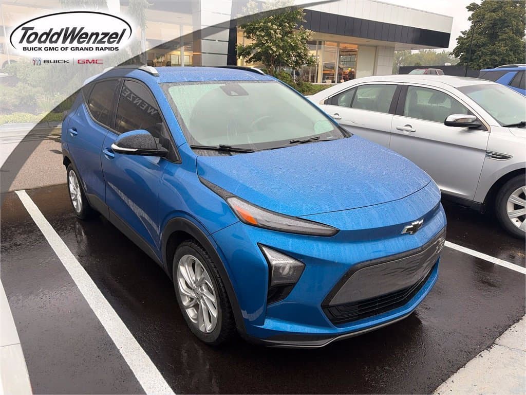 2023 Chevrolet Bolt EUV LT — photo 1 of 15
