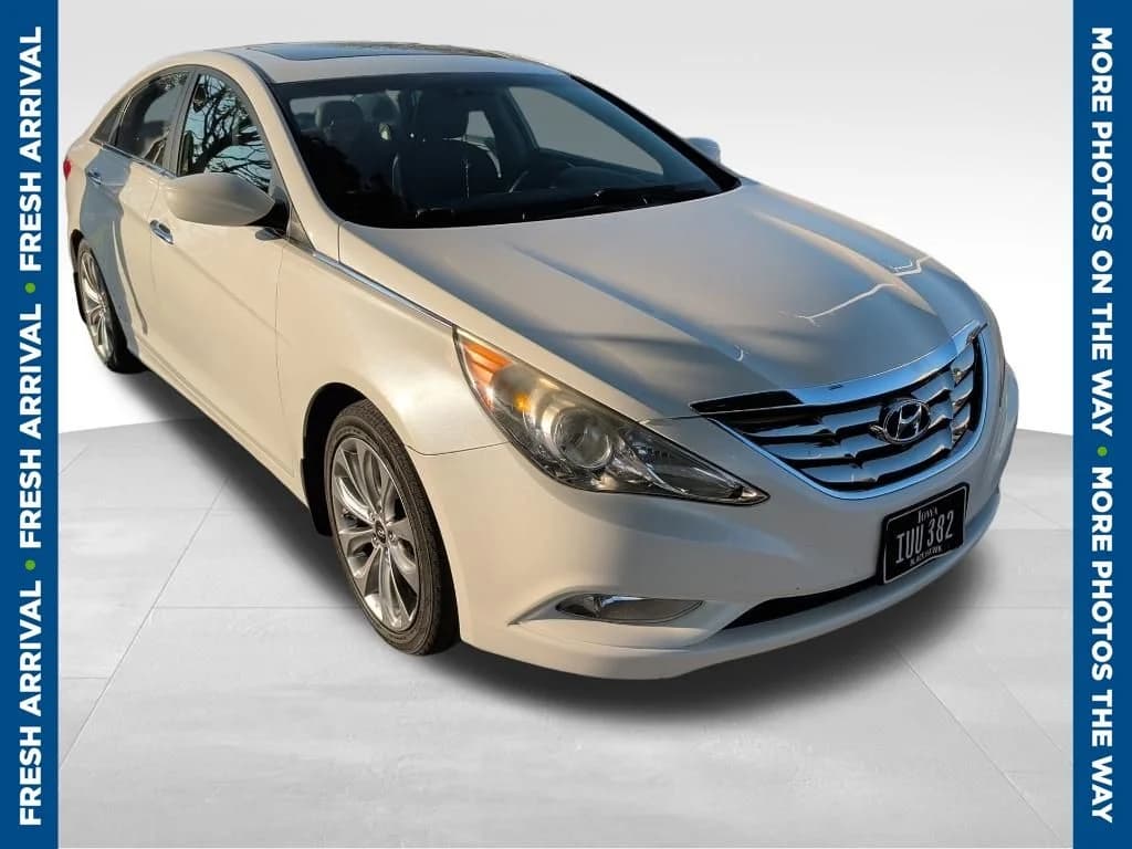 2011 Hyundai Sonata SE — photo 1 of 6