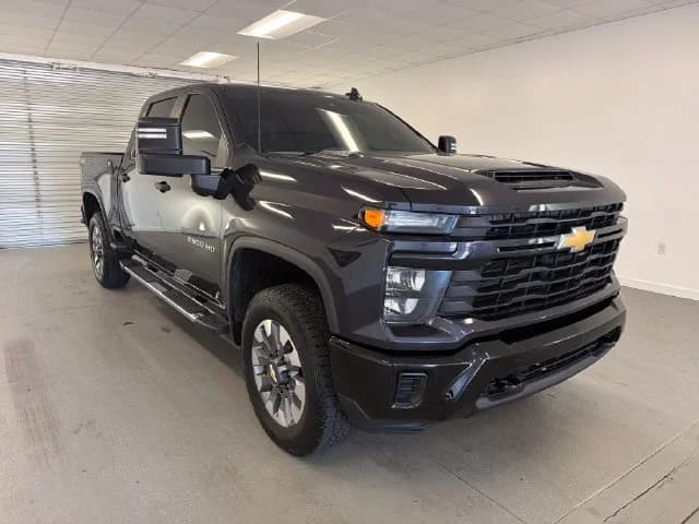 2024 Chevrolet Silverado 2500HD Custom — photo 1 of 18