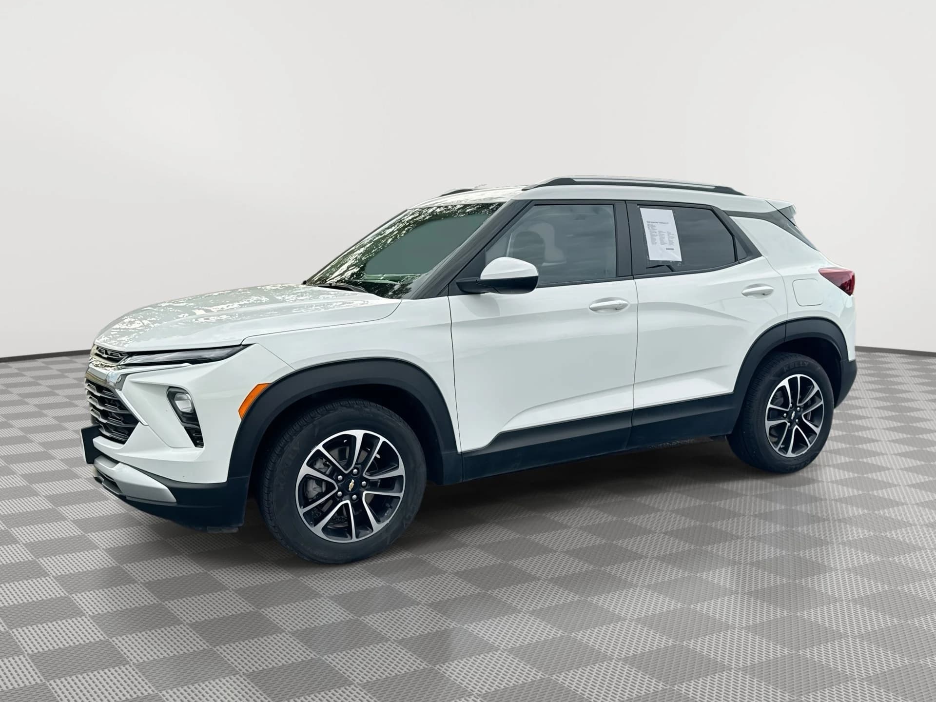 2024 Chevrolet Trailblazer LT — photo 1 of 25