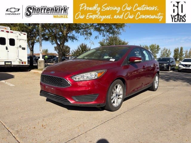 2017 Ford Focus SE — photo 1 of 28