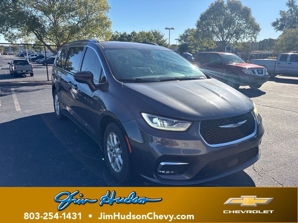 2021 Chrysler Pacifica Touring L — photo 1 of 10