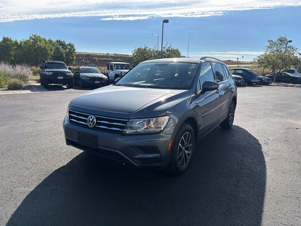 2019 Volkswagen Tiguan SE — photo 1 of 15