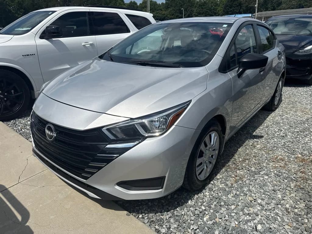2024 Nissan Versa 1.6 S — photo 1 of 4