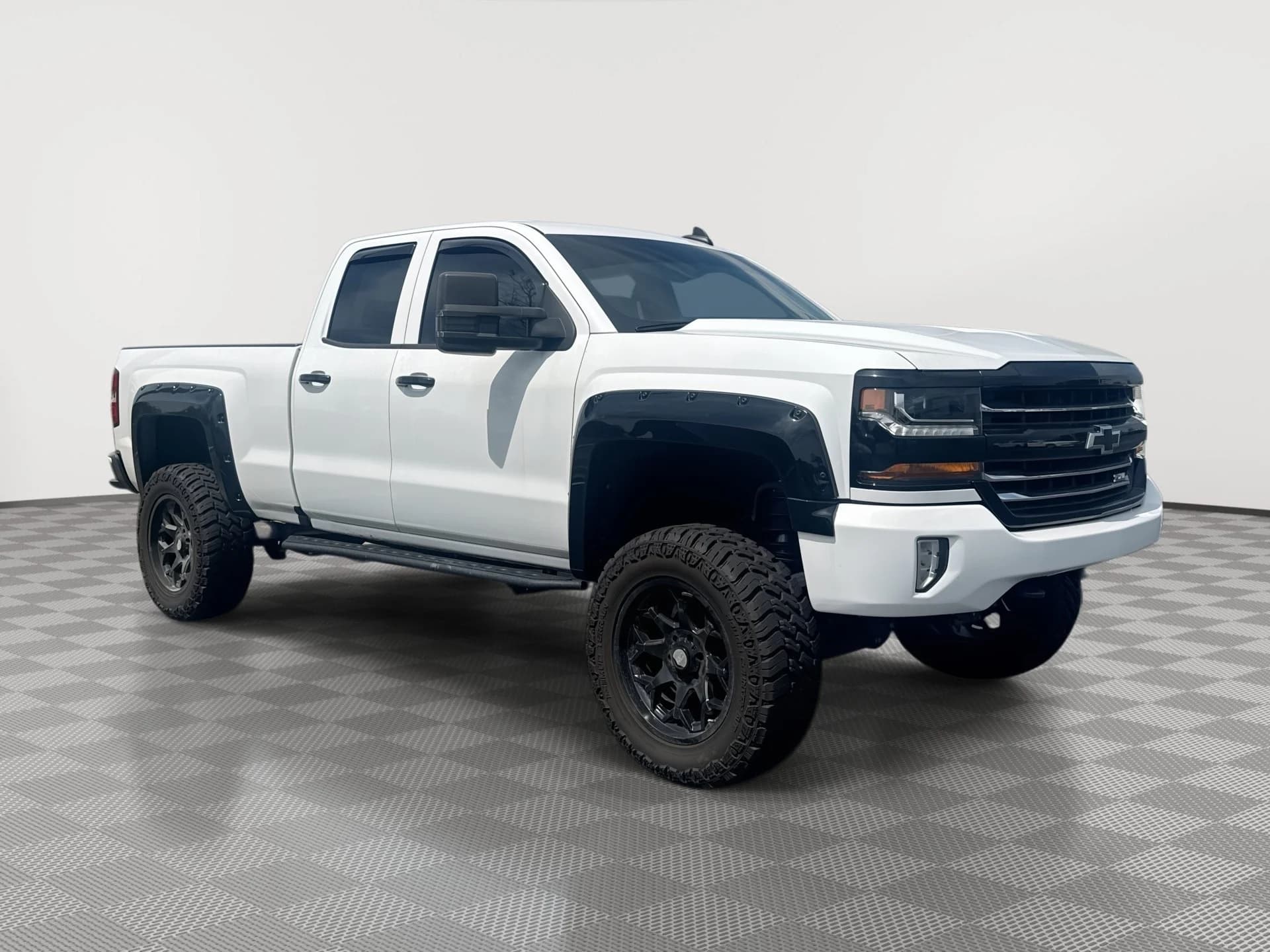 2018 Chevrolet Silverado 1500 LT — photo 1 of 2
