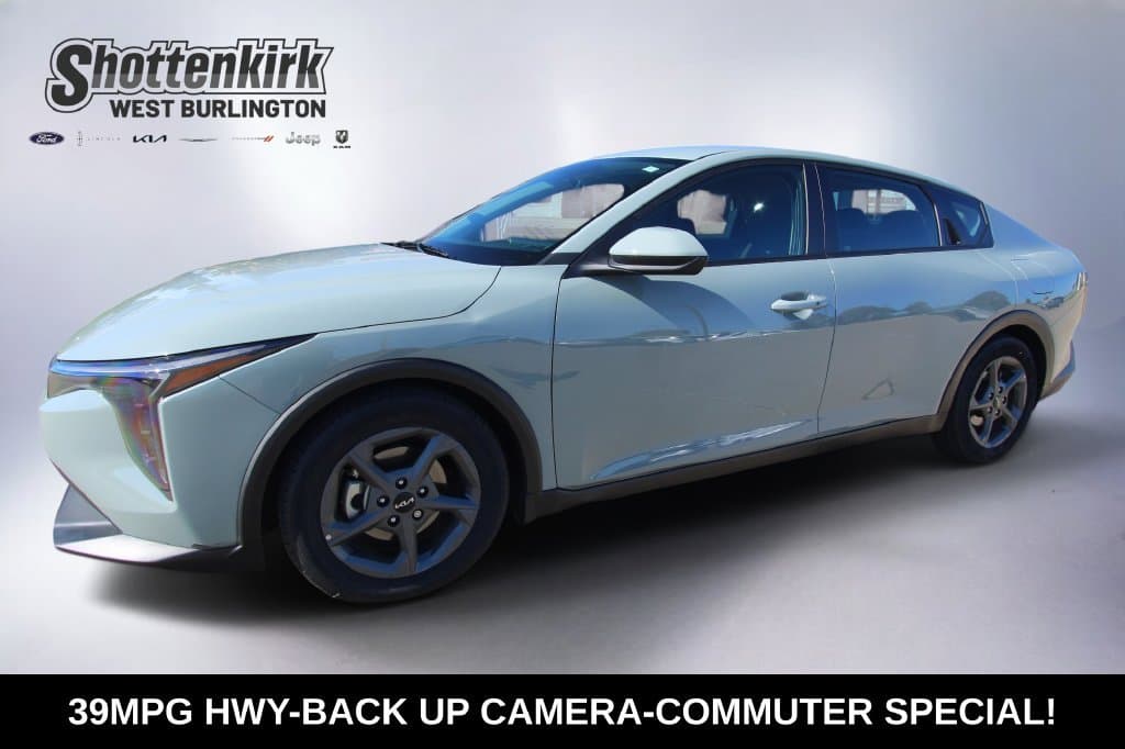 2025 Kia K4 LXS — photo 1 of 36