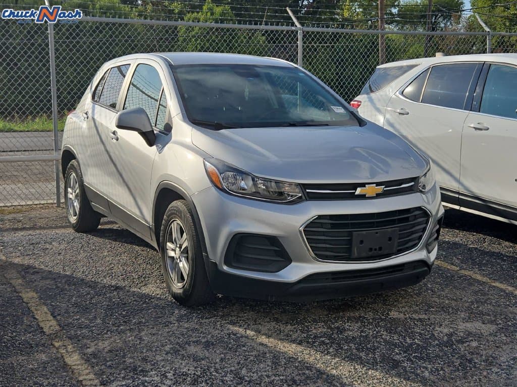2022 Chevrolet Trax LS — photo 1 of 10