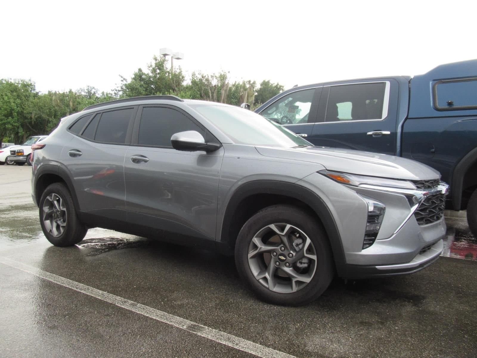 2025 Chevrolet Trax LT — photo 1 of 5