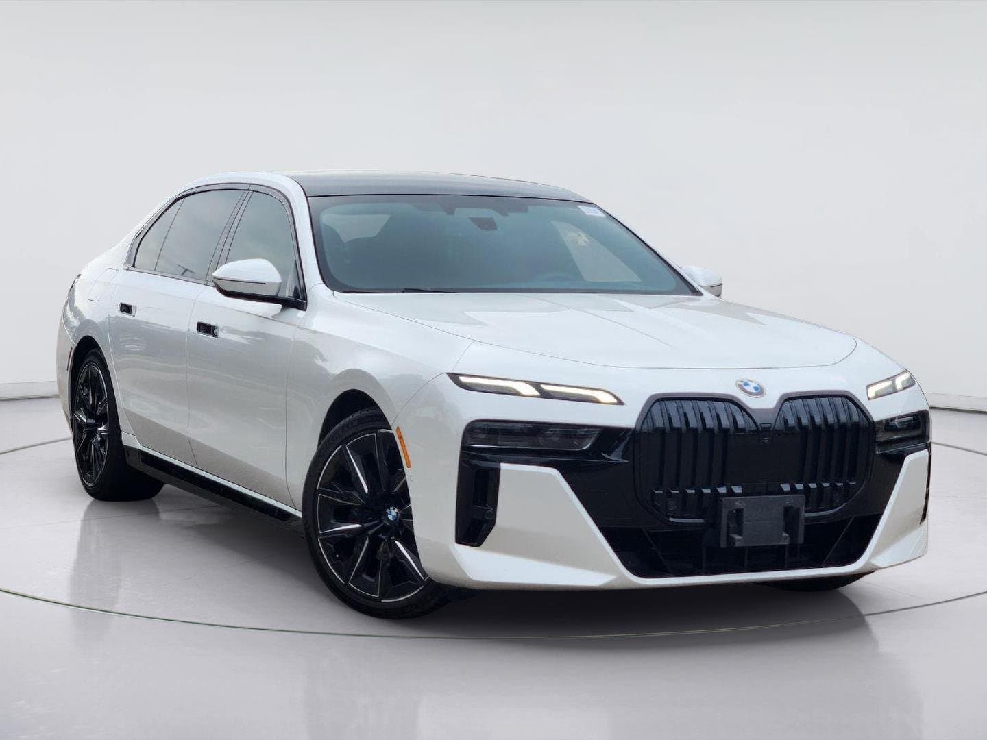 2023 BMW 7 Series 740i — photo 1 of 29