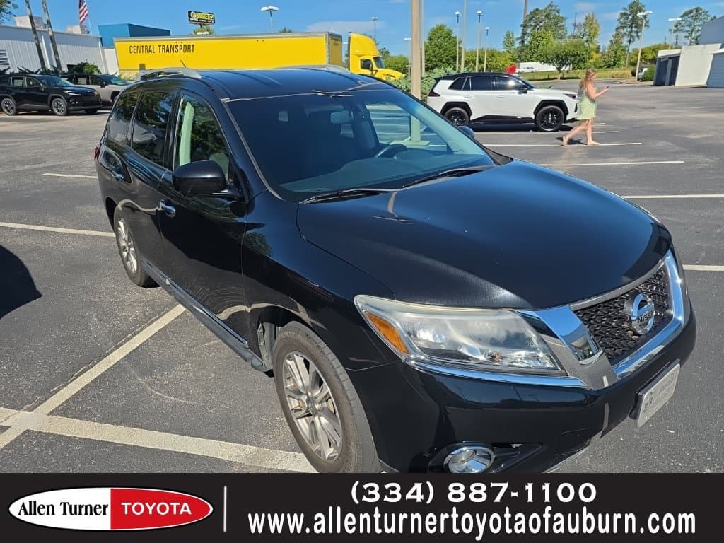 2015 Nissan Pathfinder SL — photo 1 of 2