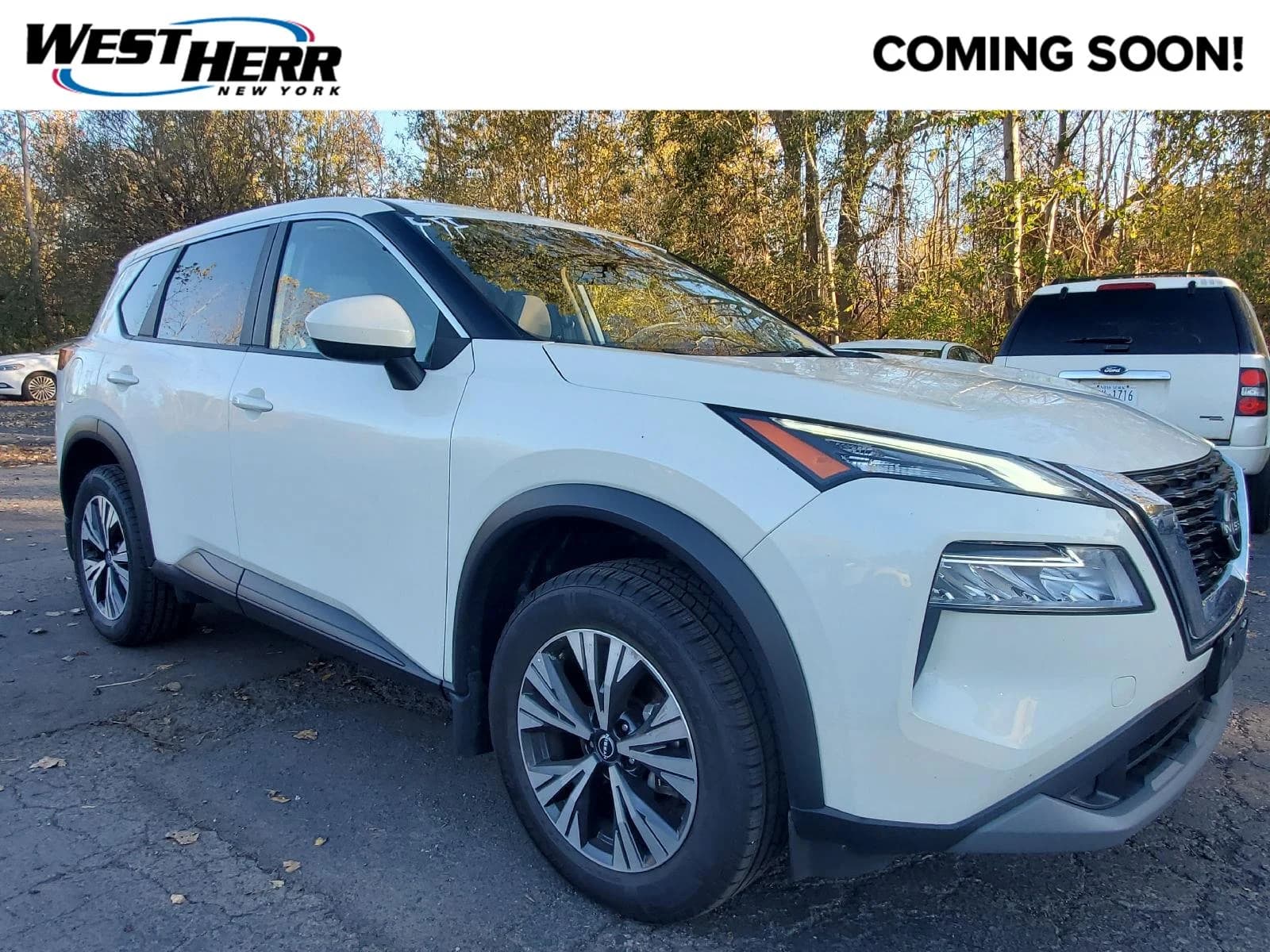 2023 Nissan Rogue SV — photo 1 of 14