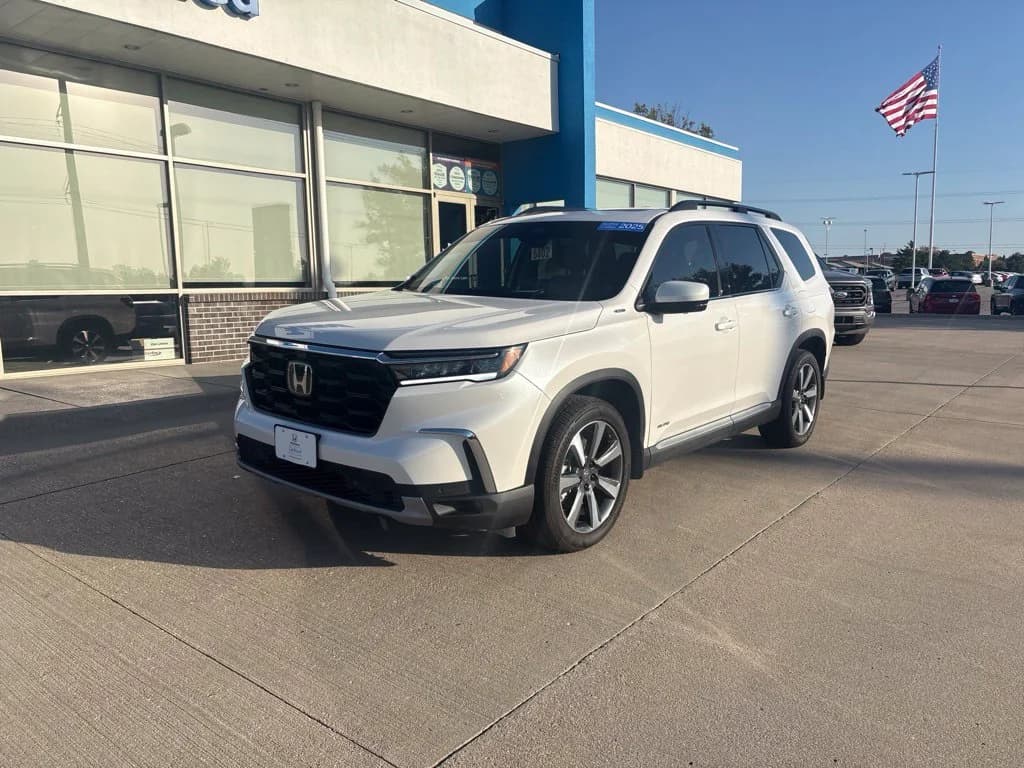 2025 Honda Pilot Elite — photo 1 of 45