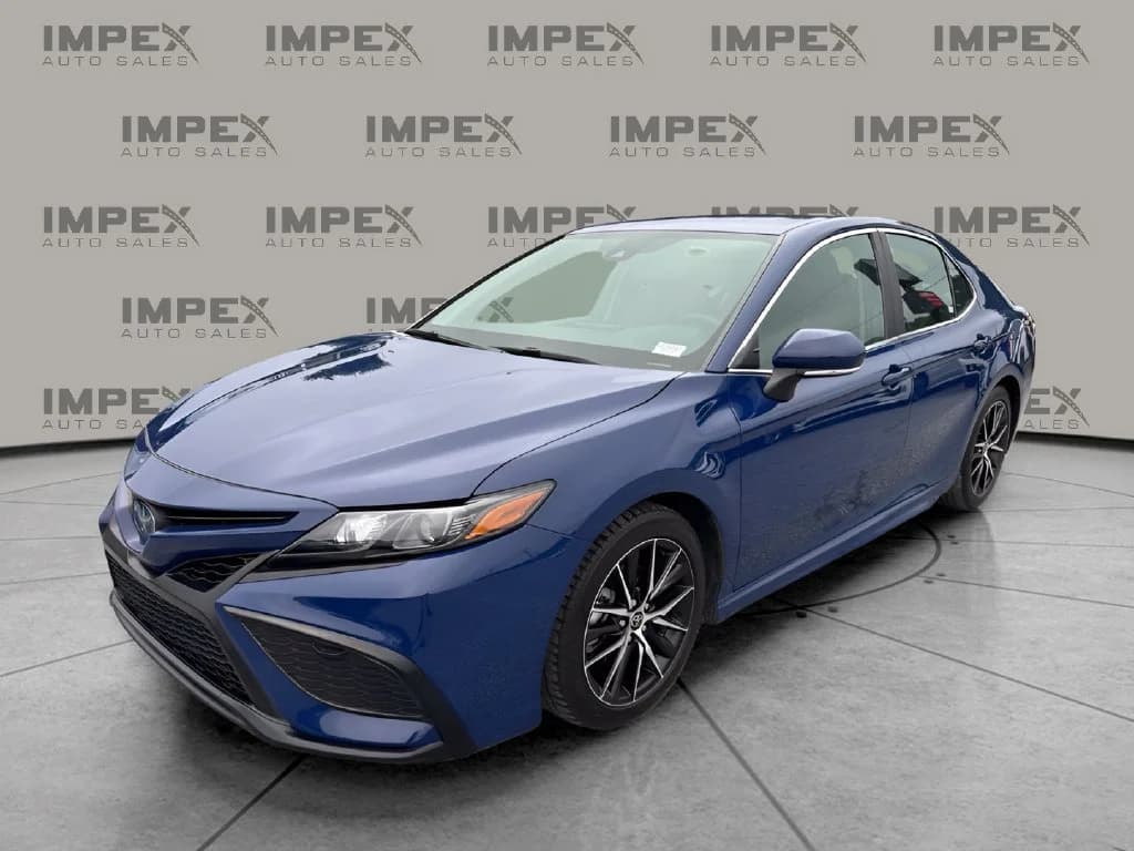 2023 Toyota Camry Base — photo 1 of 31