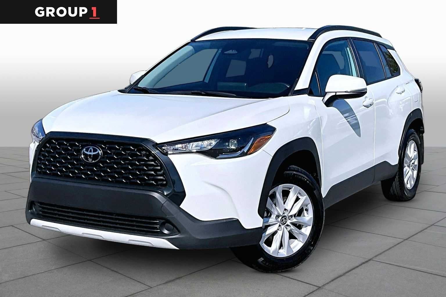 2024 Toyota Corolla Cross LE — photo 1 of 30