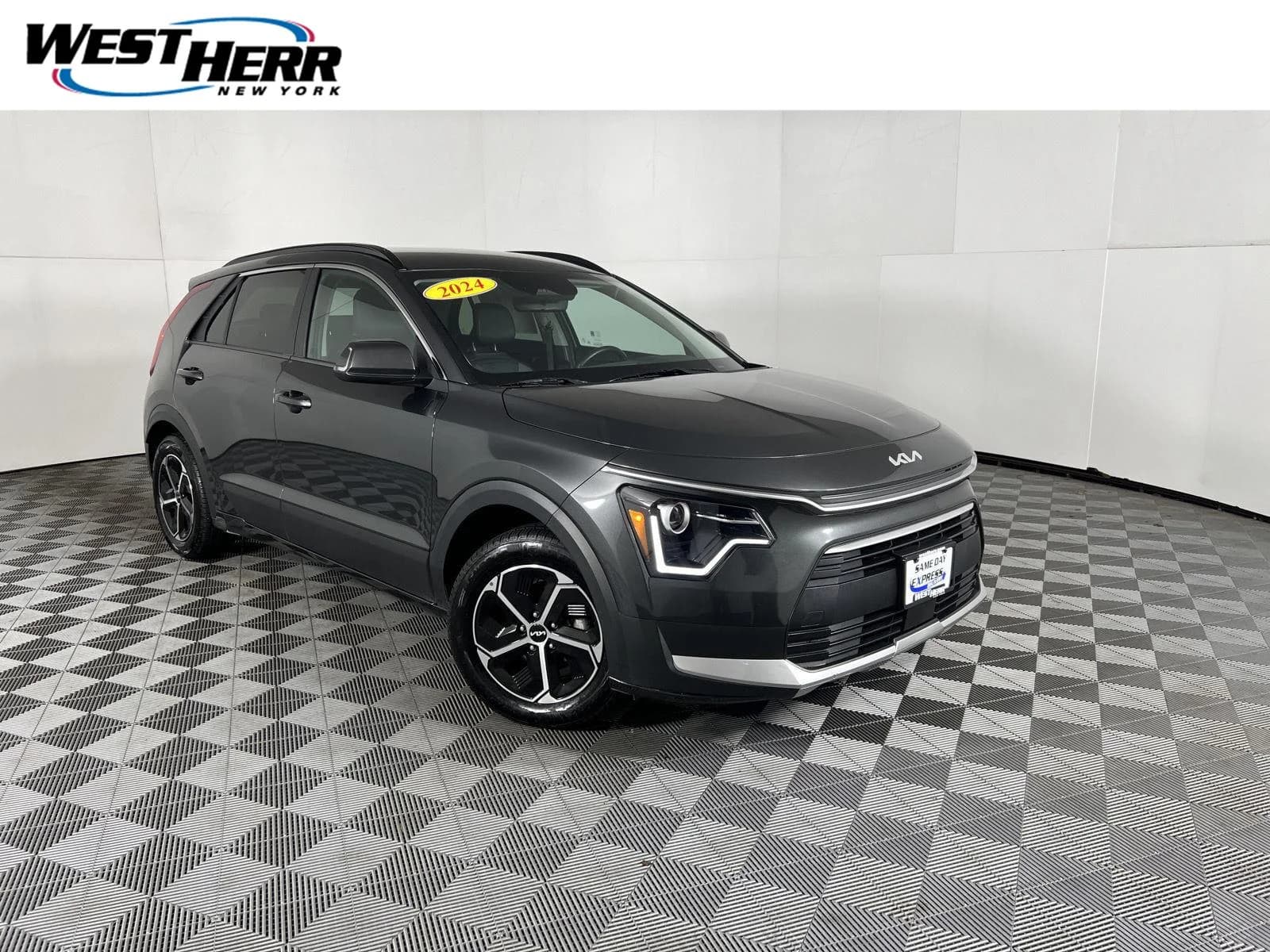 2024 Kia Niro EX — photo 1 of 31