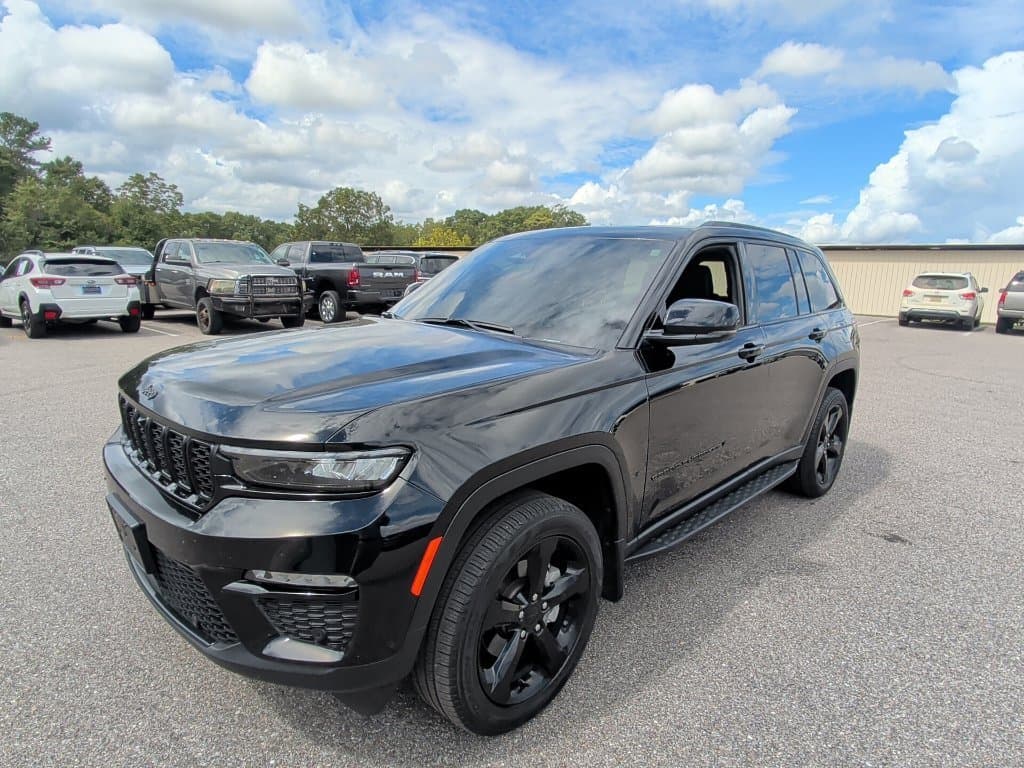 2025 Jeep Grand Cherokee Limited — photo 1 of 17